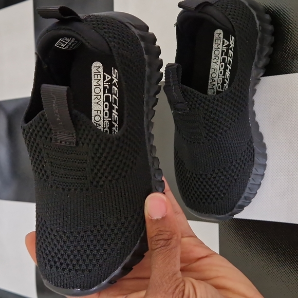 Skechers Elite Flex Memory Foam Sneakers (toddler size 6) - Picture 4 of 7